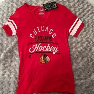 Chicago Blackhawks Majestic Red V-Neck T-shirt Size S NWT